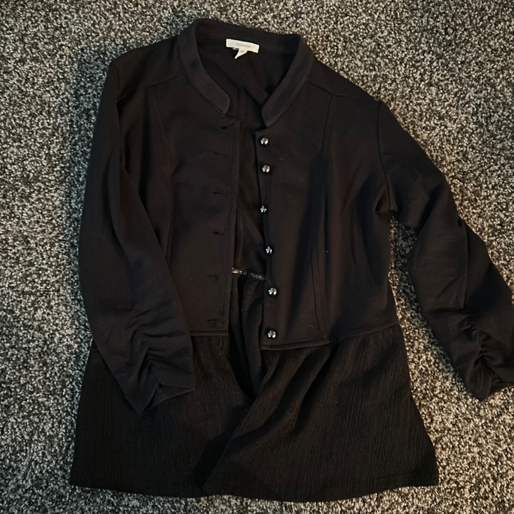 Black Maurice’s button cotton blazer w/ 3/4 sleeve and detail on sleeve